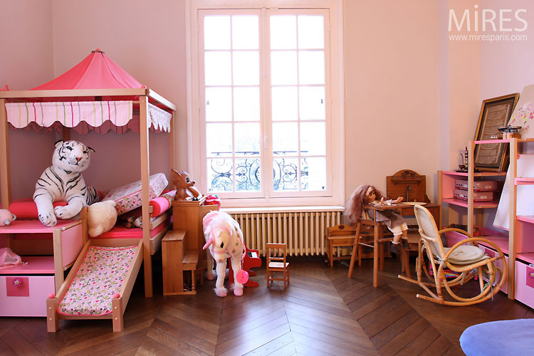 Chambre de petite fille. C0472 Mires Paris