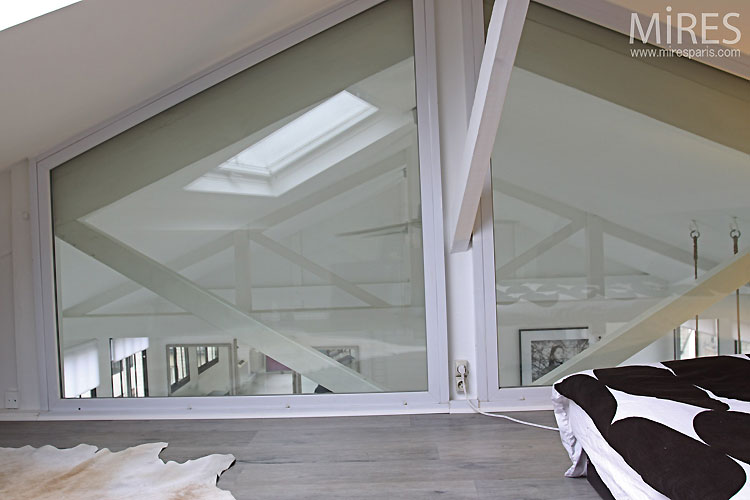 Plateform with bedroom. C0332