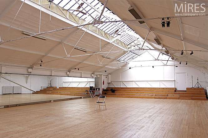 Salle de danse vide. C0164