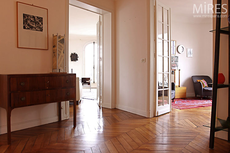 Entrée parisienne. C0517