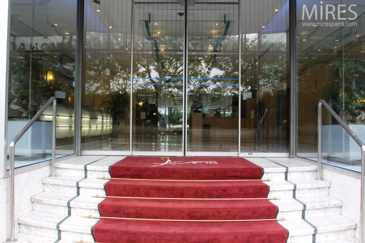 An imposing reception. C0579