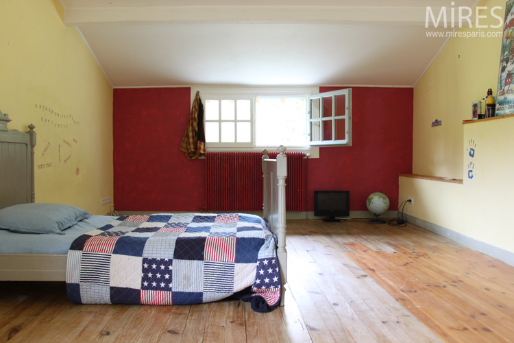 Huge, colorful and empty teen room. C0613