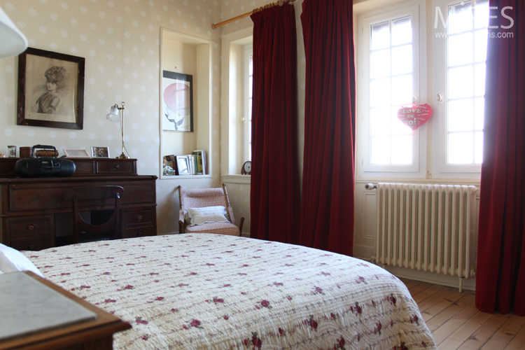 Ambiance beige et gravures de mode. C0647