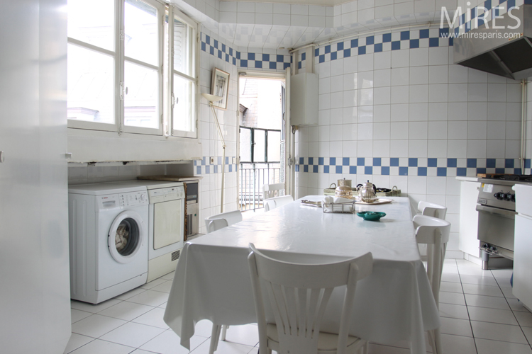 White tiles and blue tile frieze. C0697