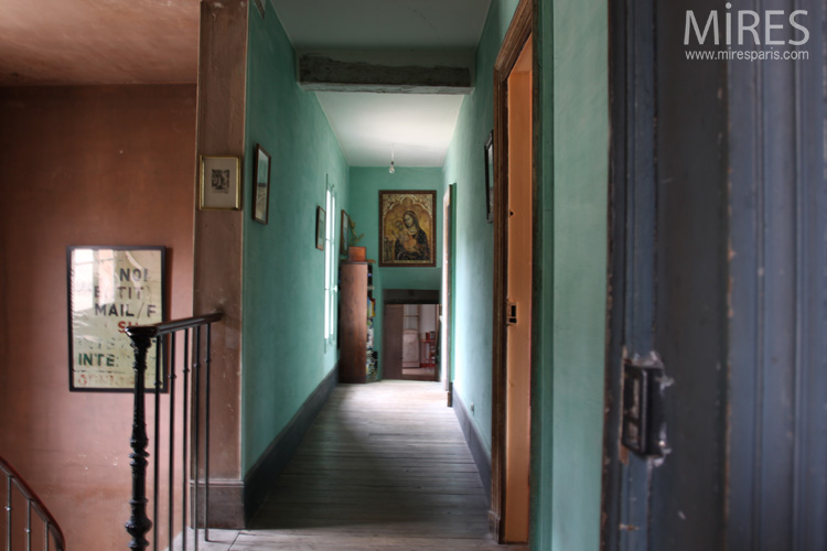 Escaliers et couloirs. C0679