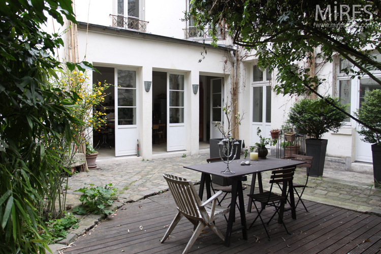Deck et pavés pour le jardin. C0031