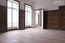 Boiseries à motif carré et parquet au point de Hongrie. C0583