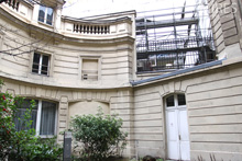 Classical building in a semicircle. C0584