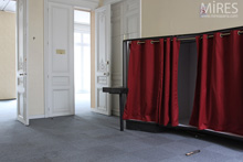 Large room on the street divided by movable partition. C0584
