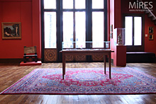 Great red artist studio. C0621