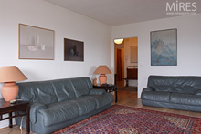 Reception area and TV corner. C0627