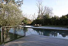 Large deck et vue sur la campagne. C0674