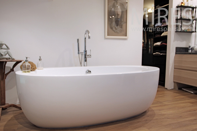Salle de bains moderne et dressing. C0231