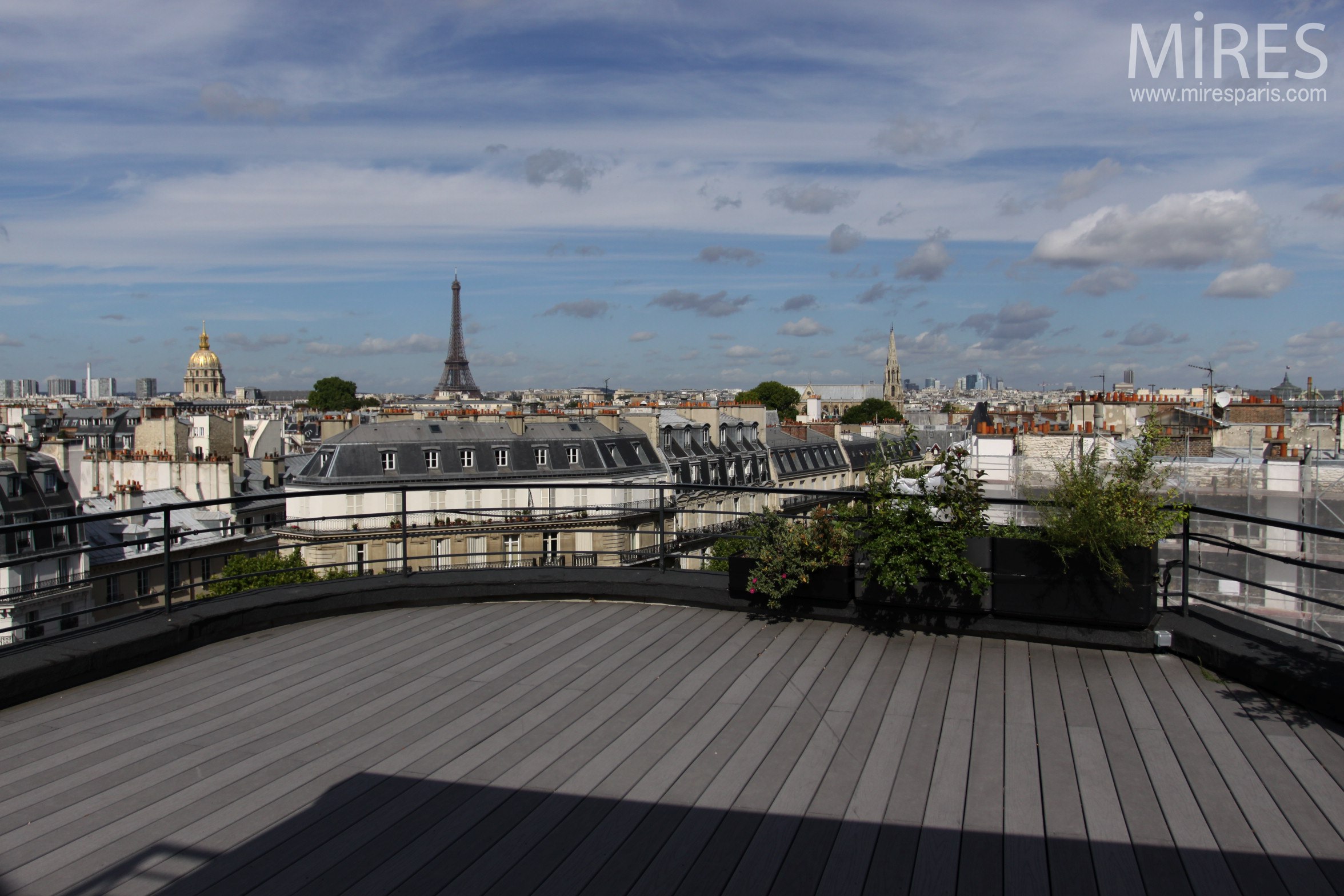 Vaste terrasse avec vue. C0382