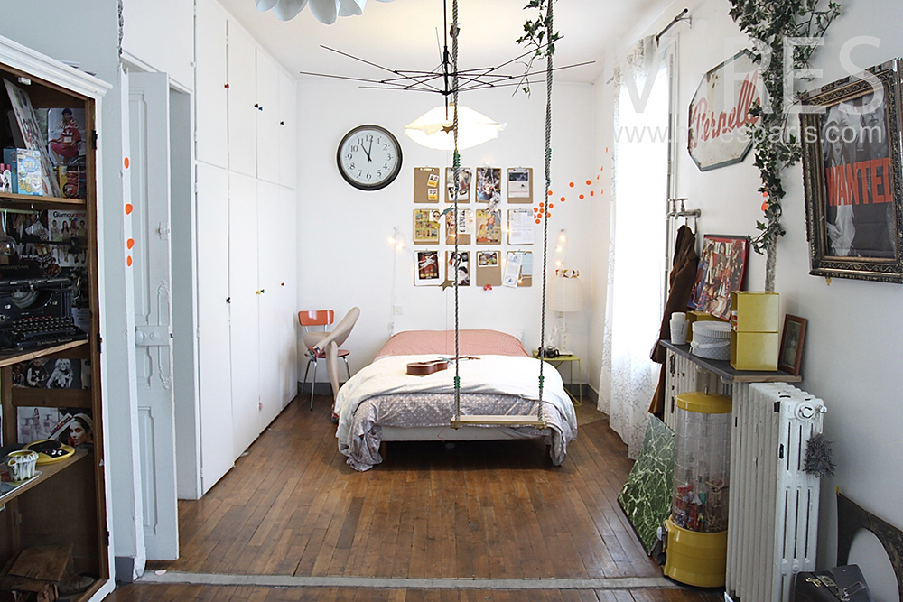 Chambre avec balançoire. C0653 Mires Paris