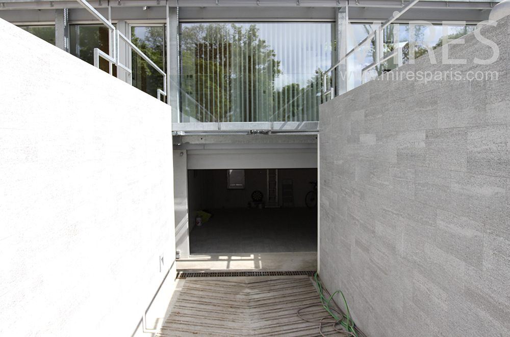 Garage en sous-sol. C1456