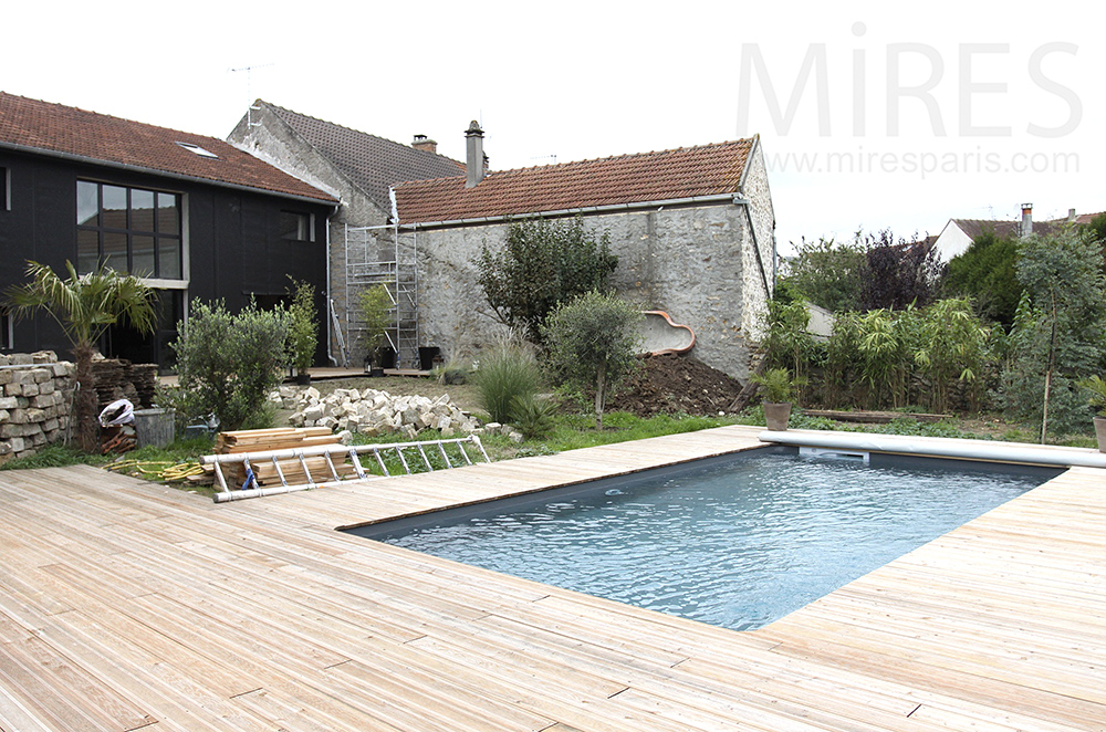 Piscine avec deck. C1497