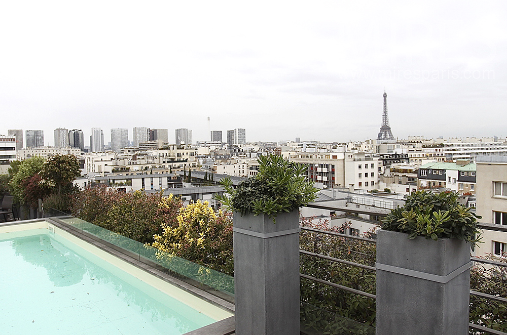 Piscine et Tour Eiffel. C1519
