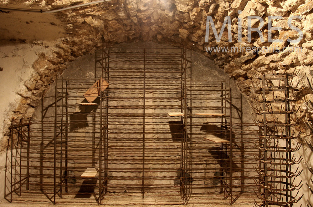 Fraîche cave de pierres. C1528