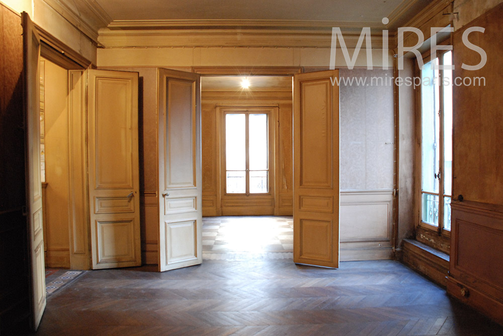 Appartement vide patiné. C1550