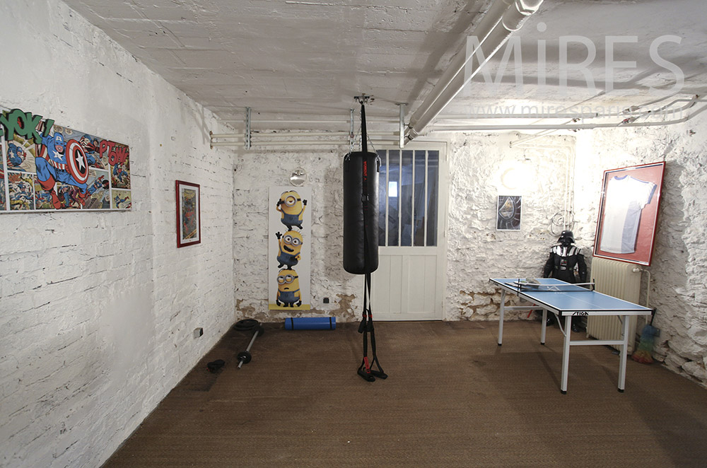 Cave de sport. C1563