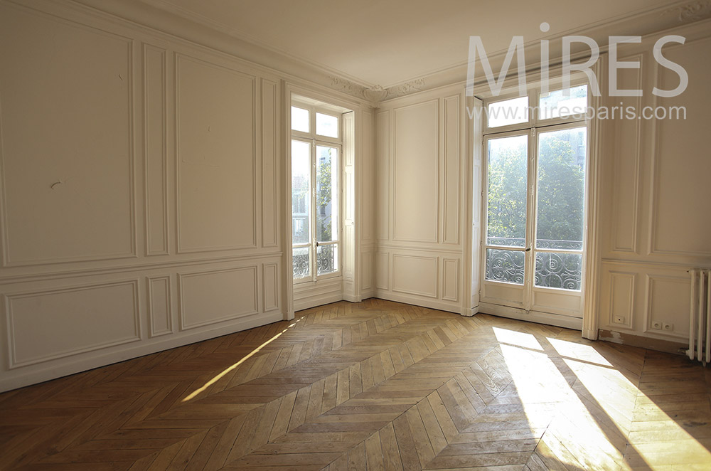 Salon d’angle et parquet. C1564