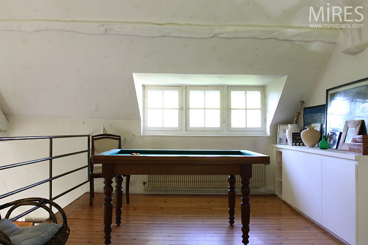 C0436 – Pool table and mezzanine