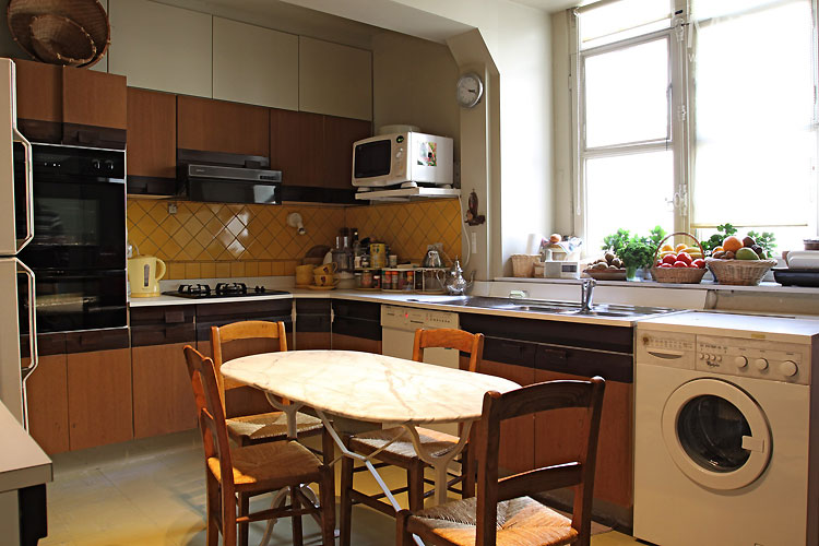 Parisian kitchen. C0467