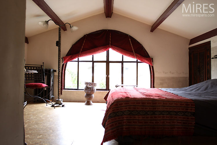 C0521 – Bedroom and round window