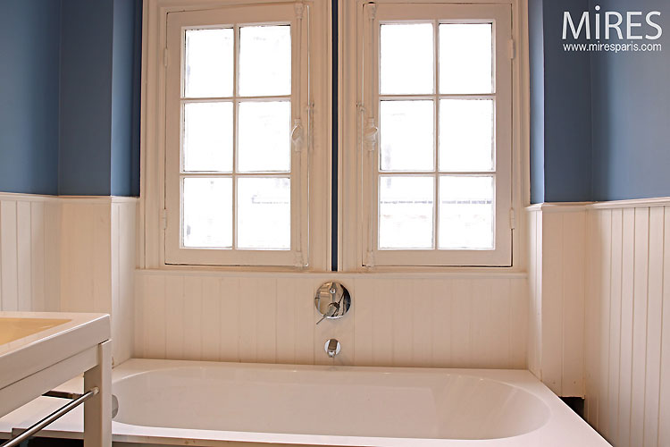 C0541 – Small bathroom