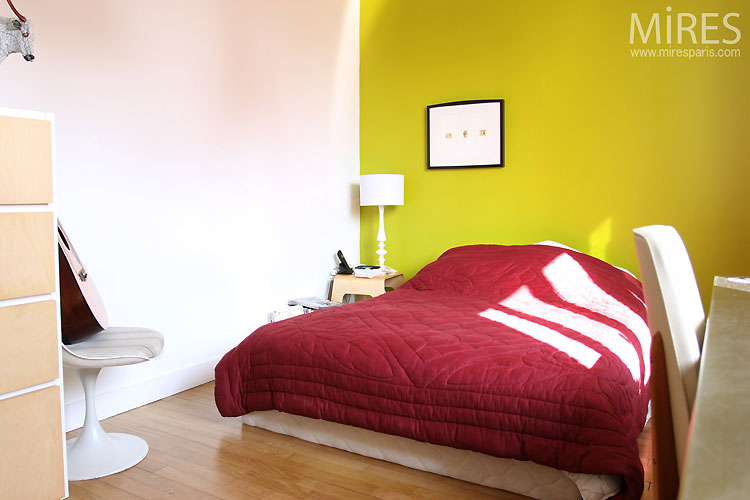 C0548 – Small yellow bedroom