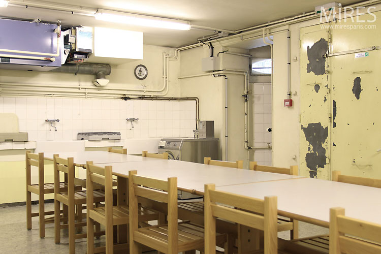 Cuisine en sous-sol. C0418