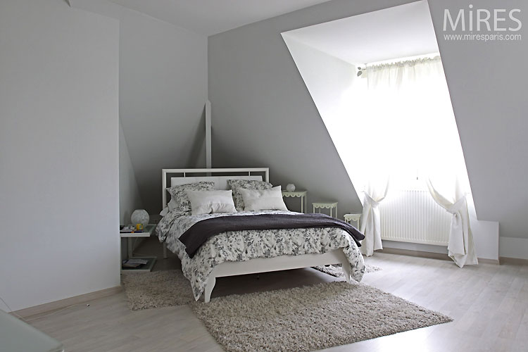 C0484 – Grey bedroom