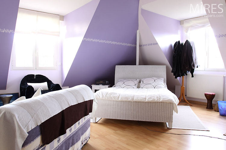 C0484 – Purple bedroom