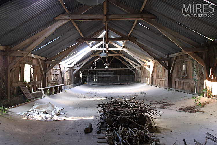 C0394 – Empty barn