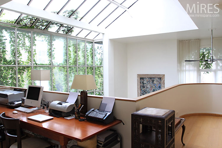 Office and mezzanine. C0403