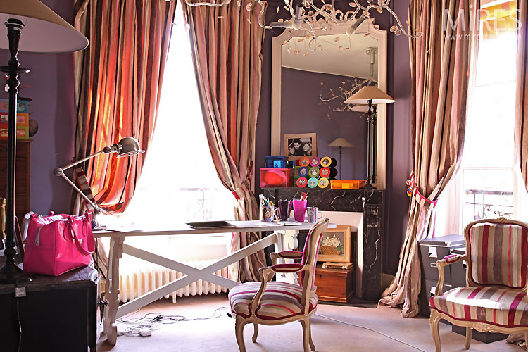 Fashion office. C0409