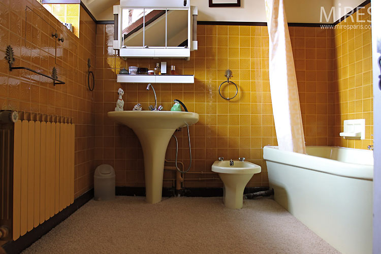 C0450 – Vintage and yellow tiles