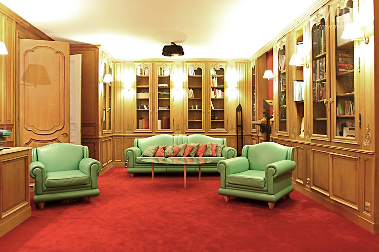 Small classic lounge. C0472