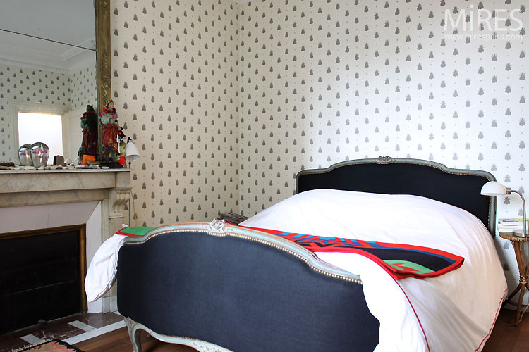 Petite chambre et cheminée. C0529
