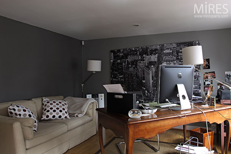 Small grey office. C0539