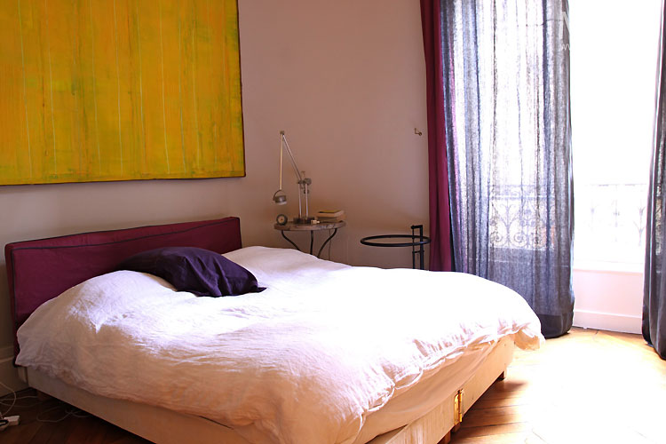 C0452 – Small and pink bedroom