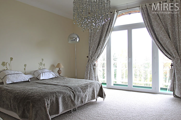 C0465 – Grande chambre et balcon