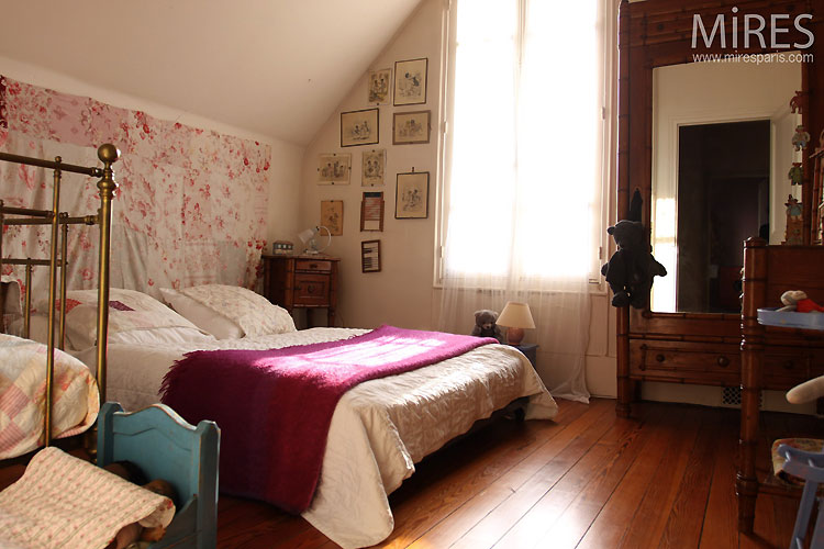 C0475 – Small classic bedroom
