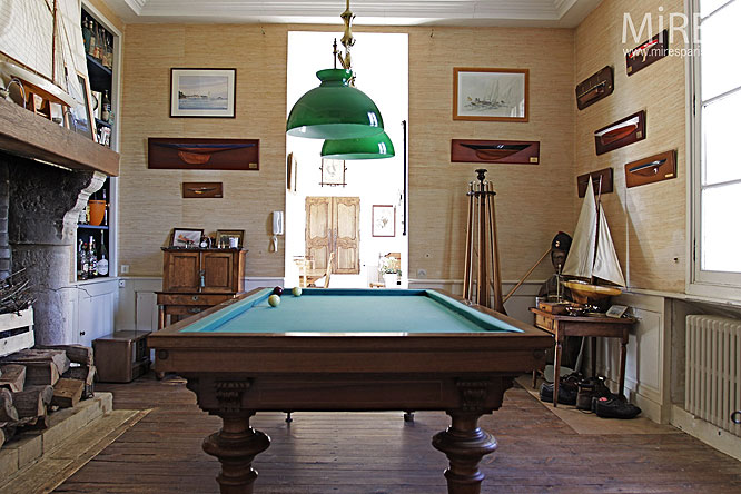 Billard et cheminée. C0283