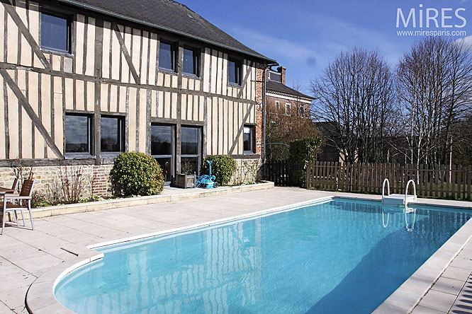 Piscine et colombages. C0283