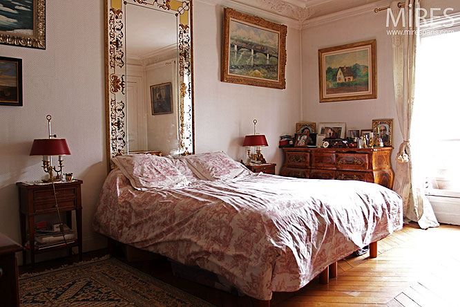 Miroir en tête de lit. C0297