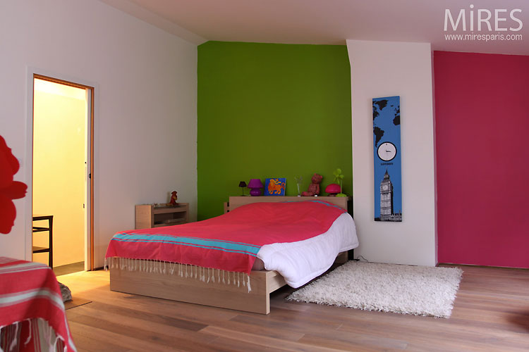 C0507 – Large colorfull bedroom