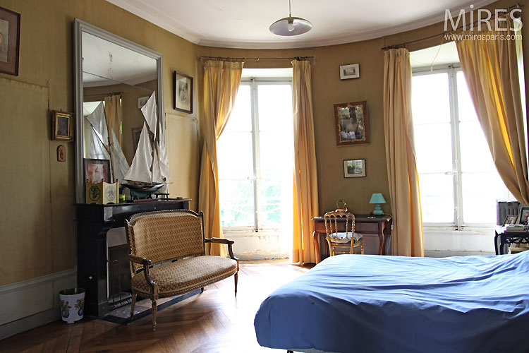 Classic bedroom. C0333
