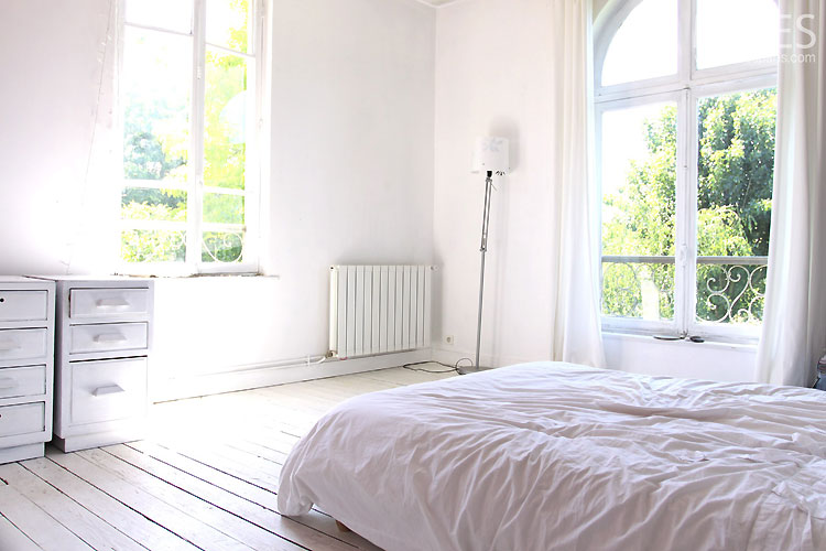 C0348 – White and bright bedroom